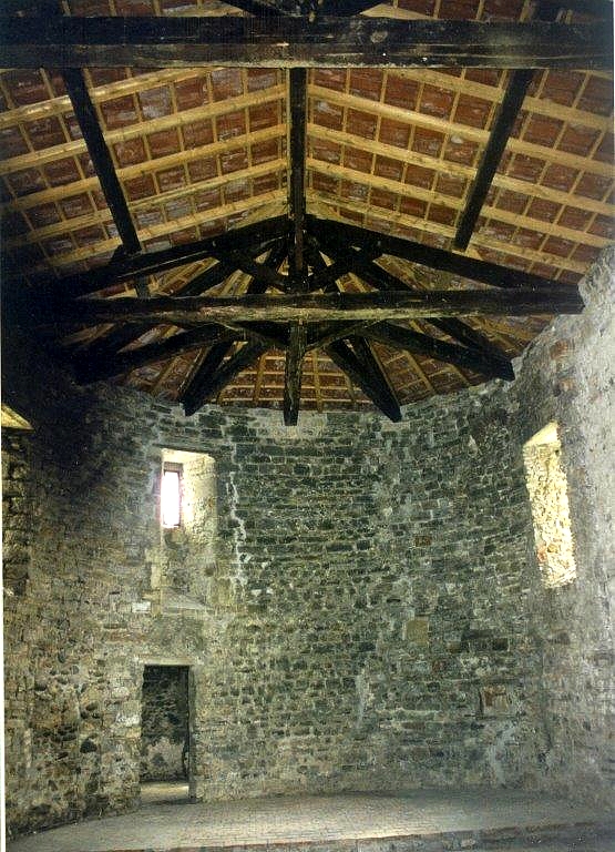 Charpente et interieur de la chapelle Saint-Martin de Sunarthe